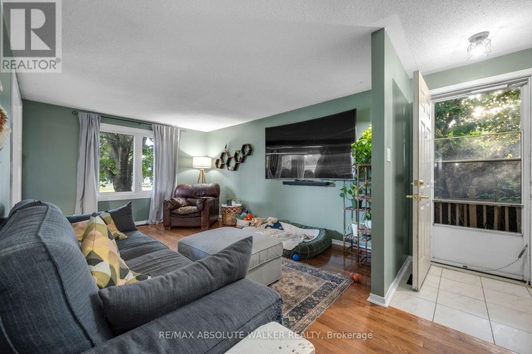 28742533/428-hatfield-crescent/bilberry-creekqueenswood-heights/ottawa/ontario/K1E1M8_4