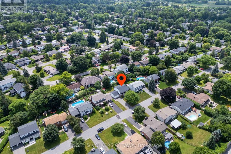 29420206/97-queensline-drive/bruce-farmgraham-parkqualicumbellands/ottawa/ontario/K2H7J6_33