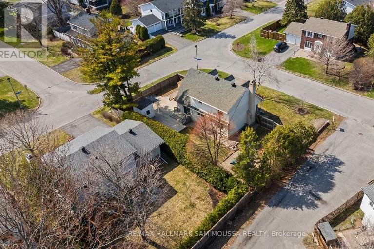 29677666/2750-consul-avenue/bruce-farmgraham-parkqualicumbellands/ottawa/ontario/K2H7H7_37