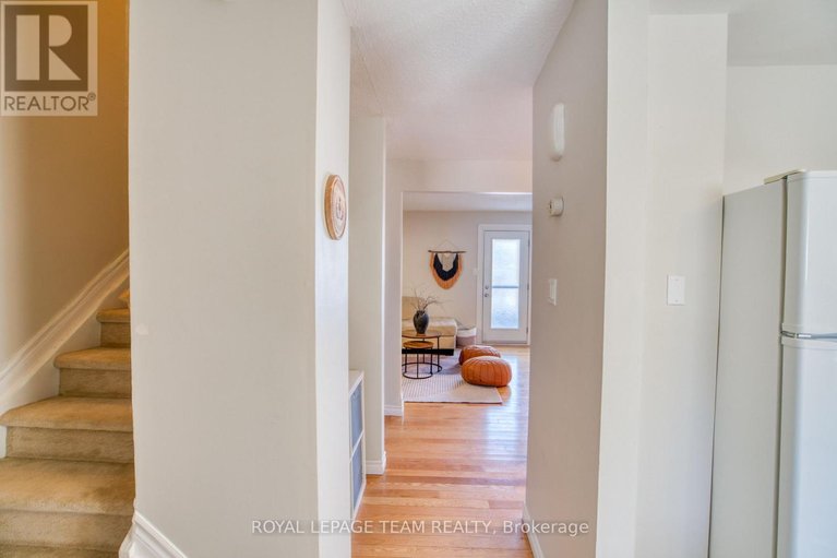 29497051/171-mcclintock-way/katimavik/ottawa/ontario/K2L2A5_4