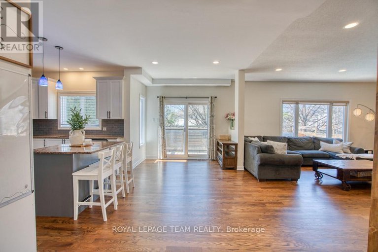 29646083/13-shannondoe-crescent-w/bridlewood/ottawa/ontario/K2M2H1_11