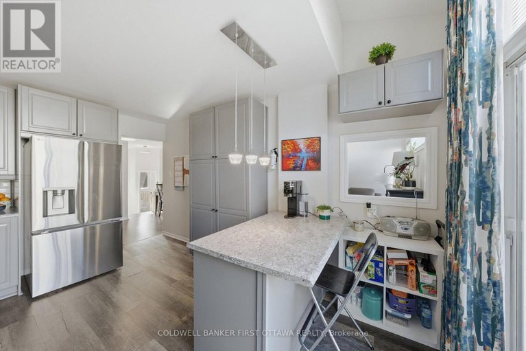 29644136/1902-hennessy-crescent/fallingbrookgardenway-south/ottawa/ontario/K4A3X7_14