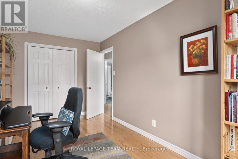 28798908/217-montfort-street/vanier/ottawa/ontario/K1L5P3_19