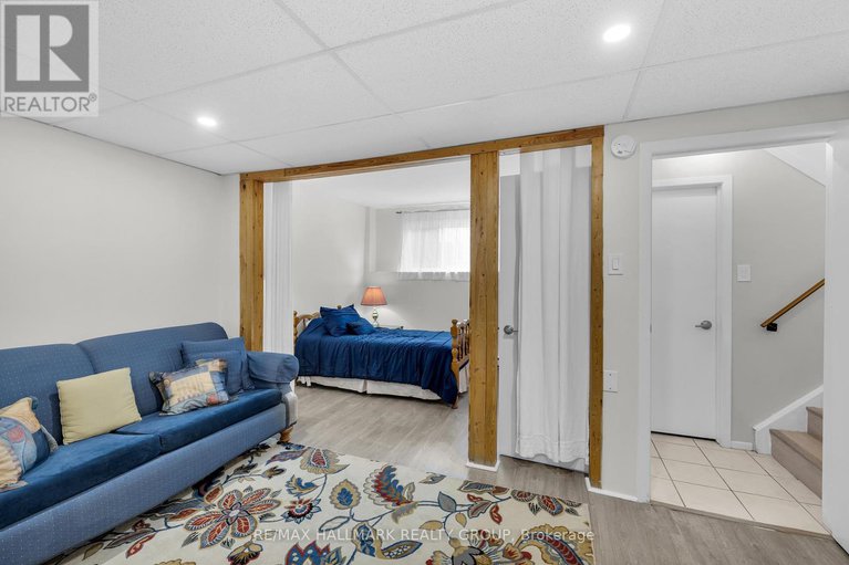 28720847/c-19-banner-road/sheahan-estatestrend-village/ottawa/ontario/K2H8T3_35