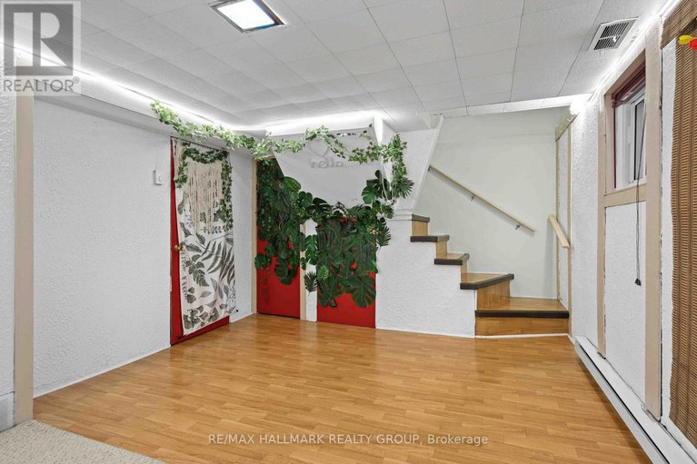 29118509/318-shakespeare-street/vanier/ottawa/ontario/K1L5M2_22