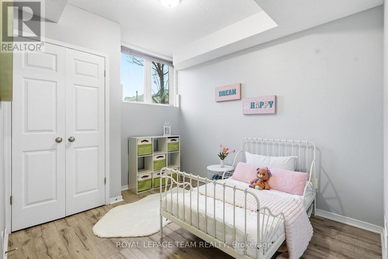 29069531/104-fir-lane/kemptville/north-grenville/ontario/K0G1J0_21