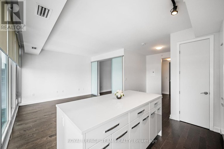 29485505/1110-111-champagne-avenue-s/west-centre-town/ottawa/ontario/K1S5V3_11