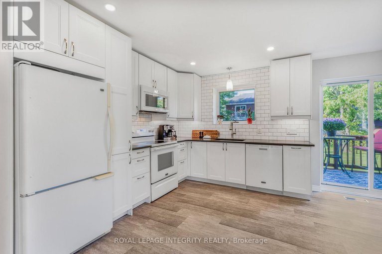 28899547/13-elm-avenue/village-of-russell/russell/ontario/K4R1B3_10