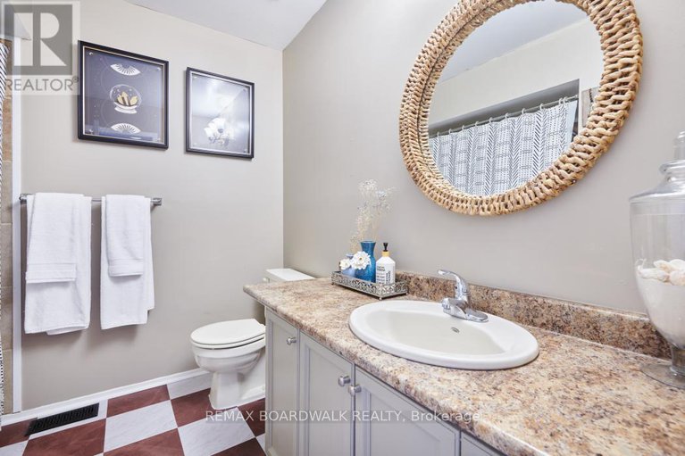 29327134/3-104-cheltenham-private/hunt-club-woods/ottawa/ontario/K1V0L6_29