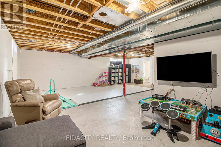 29144695/649-misty-street/village-of-russell/russell/ontario/K4R0E7_37