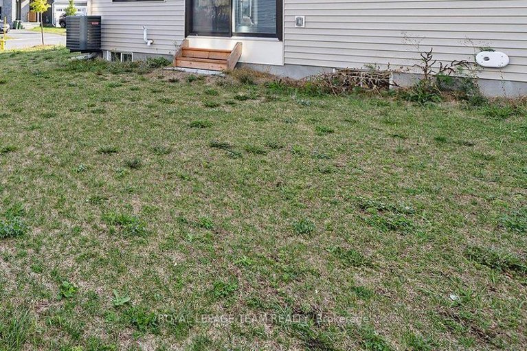 29589396/165-yearling-circle/richmond/ottawa/ontario/K0A2Z0_29