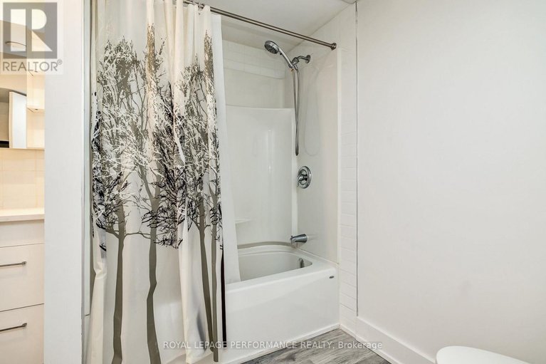 29628289/36-largo-crescent/meadowlandscrestview/ottawa/ontario/K2G3C7_32