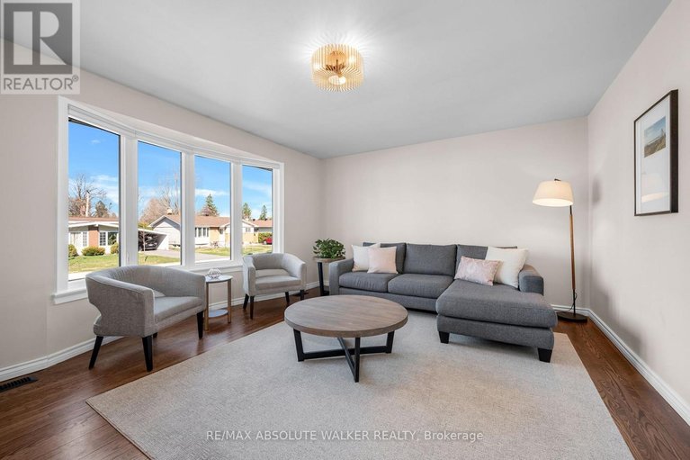 29640984/2052-valley-drive/elmvale-acresurbandale/ottawa/ontario/K1G2P4_4