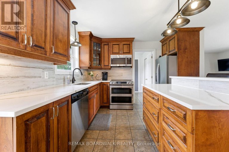 29674449/1671-oneill-road/north-grenville-twp-kemptville-south/north-grenville/ontario/K0G1S0_13