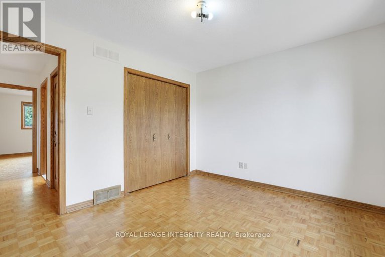 28932150/2291-courtice-avenue-e/alta-vista/ottawa/ontario/K1H7G7_29