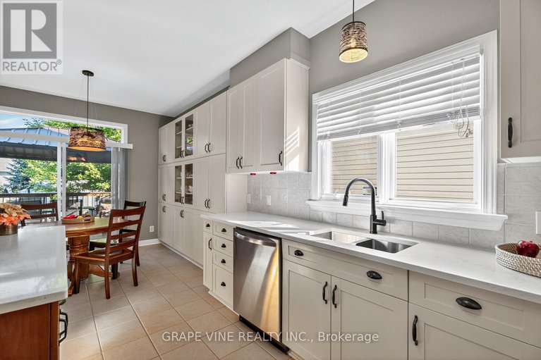 28879792/823-scala-avenue/notting-hillsummerside/ottawa/ontario/K4A4M2_20
