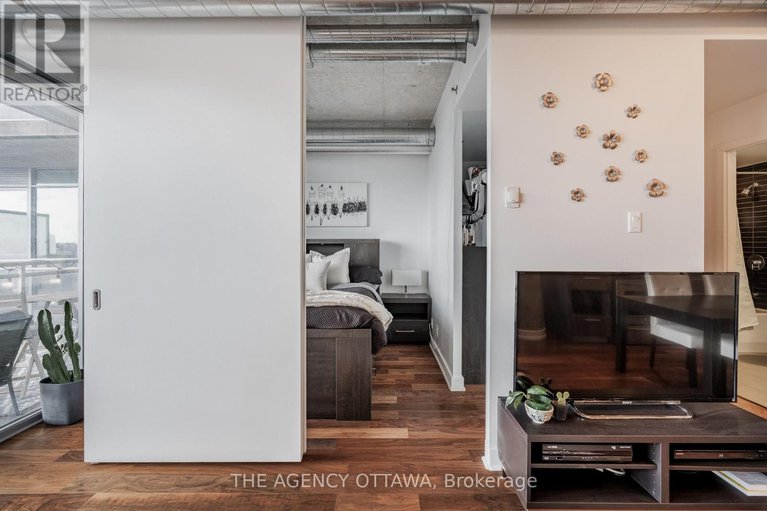 28340908/620-360-mcleod-street/ottawa-centre/ottawa/ontario/K2P1A9_13