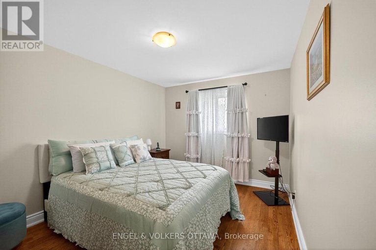 28897770/1291-notting-hill-avenue/ellwood/ottawa/ontario/K1V6T5_17