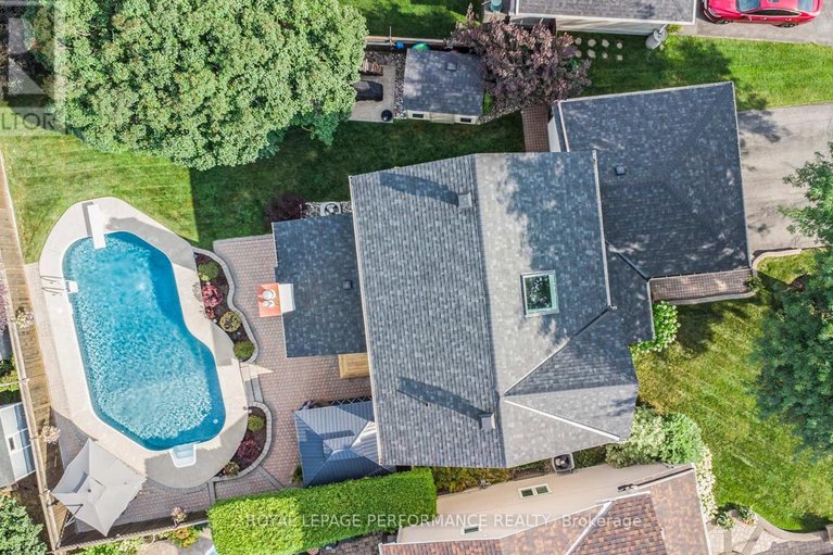 29629038/653-thicket-way/fallingbrookgardenway-south/ottawa/ontario/K4A3A7_38