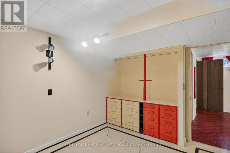 28978666/46-quinpool-crescent/arbeatha-park/ottawa/ontario/K2H6J1_24
