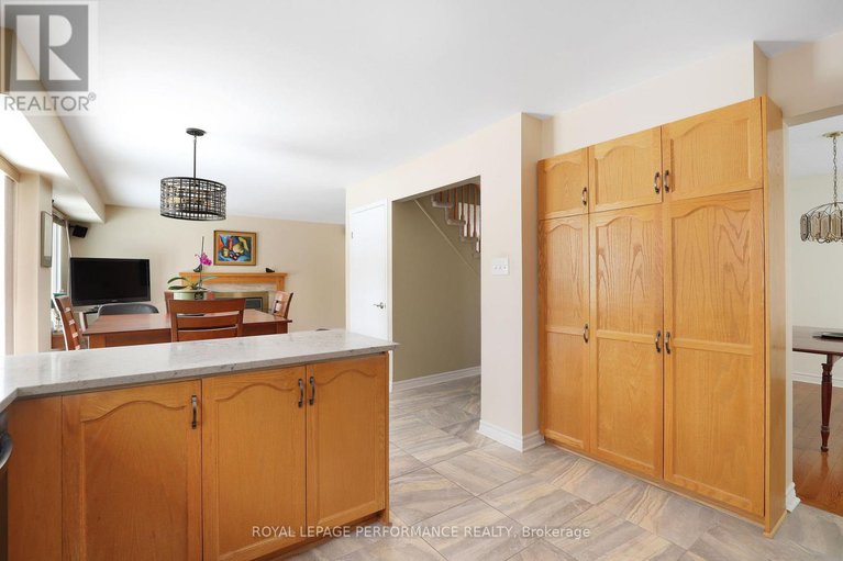 29355185/10-ellisson-way/hunt-club-park/ottawa/ontario/K1G4N8_9