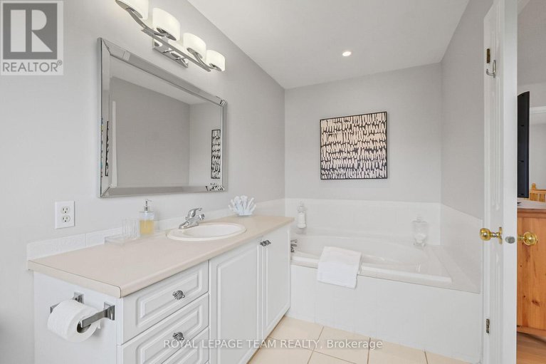 28334398/2072-dunollie-crescent/morgans-grantsouth-march/ottawa/ontario/K2W1H6_28