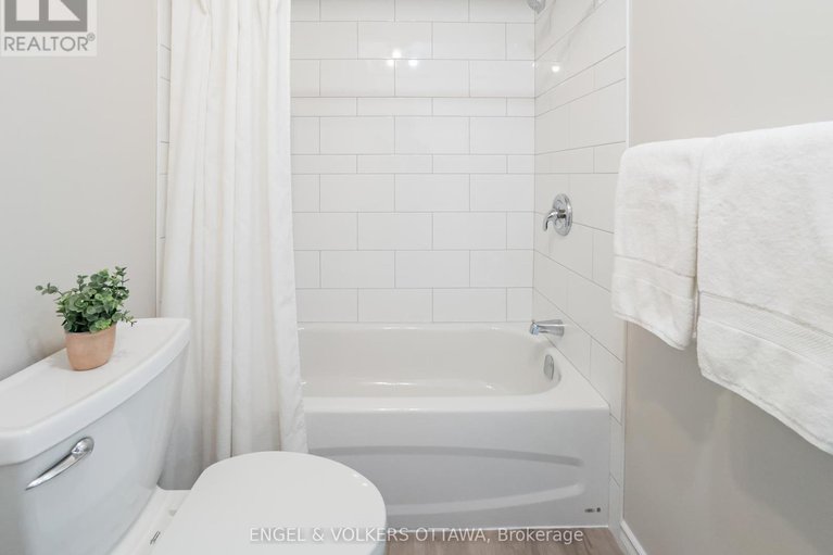 28138585/1504-tanguay-court/katimavik/ottawa/ontario/K2L3X8_21