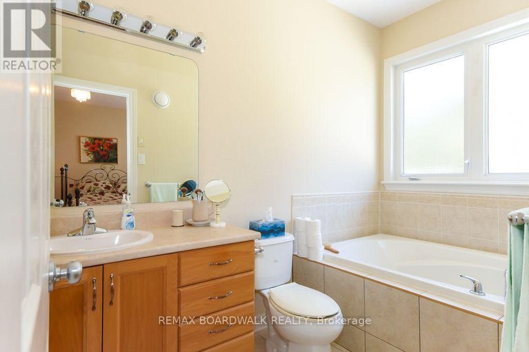 29665089/1861-mickelberry-crescent/notting-hillsummerside/ottawa/ontario/K4A0P2_29