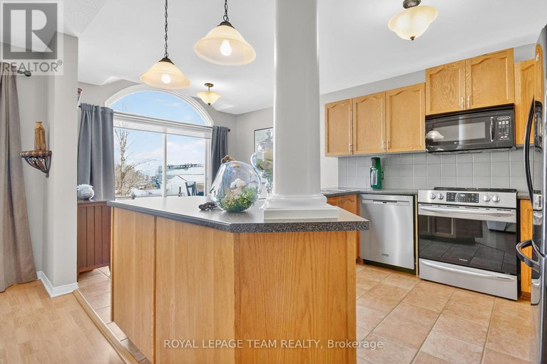 29421780/6302-sablewood-place/chapel-hill/ottawa/ontario/K1C7M6_16