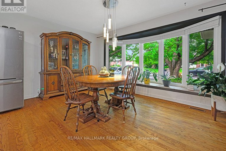 28460164/31-hilliard-avenue/city-viewskylinefisher-heightsparkwood-hills/ottawa/ontario/K2E6B9_13