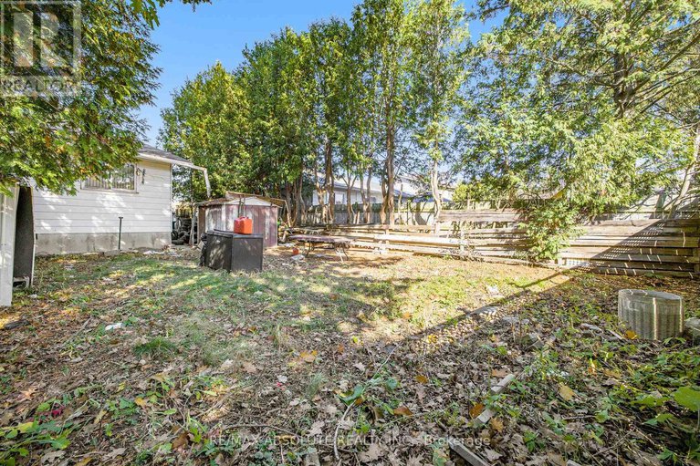 29023589/120-woodfield-drive/tanglewood/ottawa/ontario/K2G0A3_15