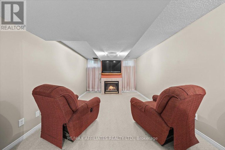28777669/1639-trenholm-lane/fallingbrookpineridge/ottawa/ontario/K4A4B4_28