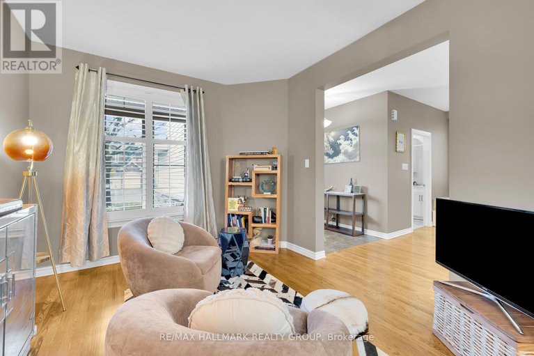 29354071/10-friendly-crescent/stittsville-south/ottawa/ontario/K2S2B6_5