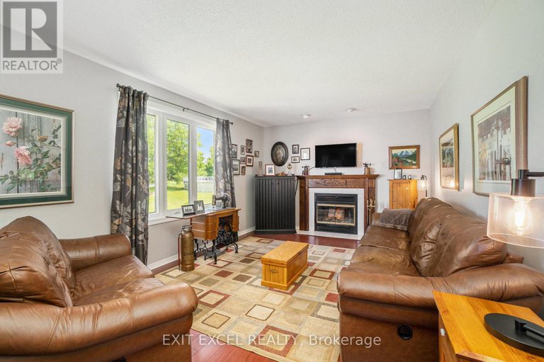 28425414/1551-stanleyfield-crescent/greely/ottawa/ontario/K4P1M7_5