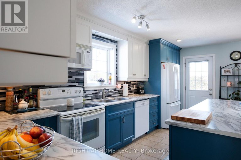 29402320/23-fairview-crescent/arnprior/arnprior/ontario/K7S3V7_8