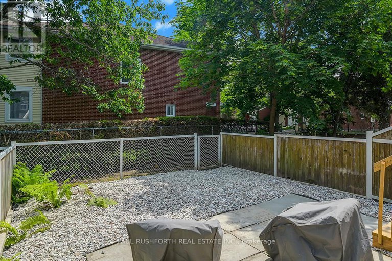 28485163/6146-oak-meadows-drive/chapel-hill/ottawa/ontario/K1C7G7_24