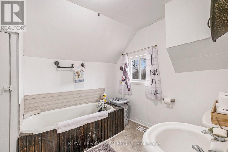 28674991/10296-marionville-road/north-dundas-winchester-twp/north-dundas/ontario/K4R1E5_21