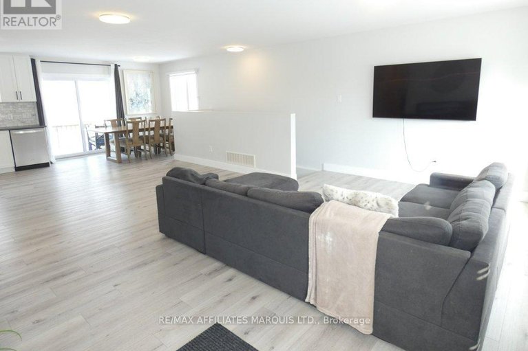 29444543/69-st-polycarp-street/moose-creek/north-stormont/ontario/K0C1W0_9