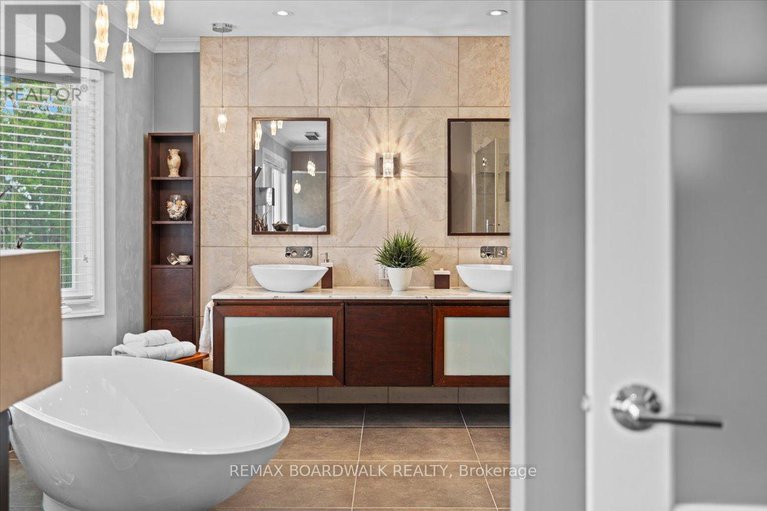 29367759/800-fairwinds-terrace/convent-glen/ottawa/ontario/K1C2X6_24