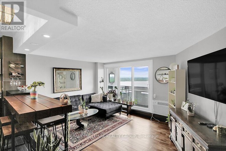 28580775/2201-1081-ambleside-avenue/woodroffe/ottawa/ontario/K2B8C8_5