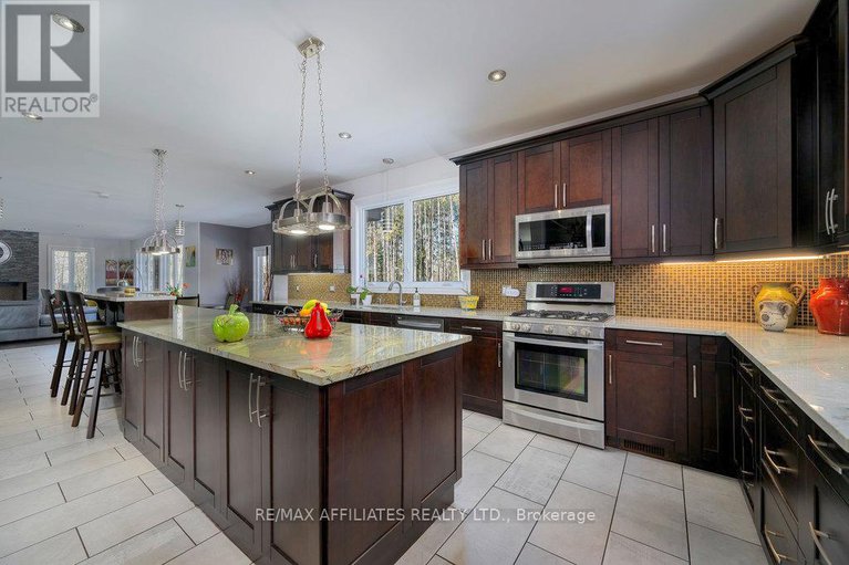 28142173/2284-summerside-drive/manotick-east-to-manotick-station/ottawa/ontario/K4M1B4_14