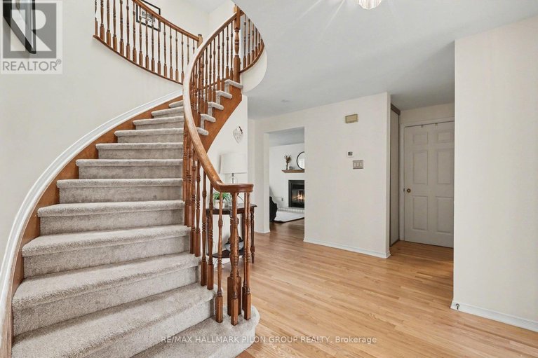 29646954/1709-sansonnet-street/chapel-hill/ottawa/ontario/K1C5Z5_4