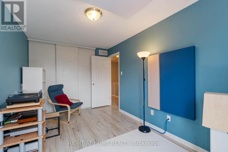 28479510/333-hillsboro-private/emerald-meadowstrailwest/ottawa/ontario/K2M3B2_15