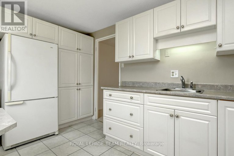 28601735/601-1356-meadowlands-drive-e/borden-farmstewart-farmcarleton-heightsparkwood-hills/ottawa/ontario/K2E6K6_13