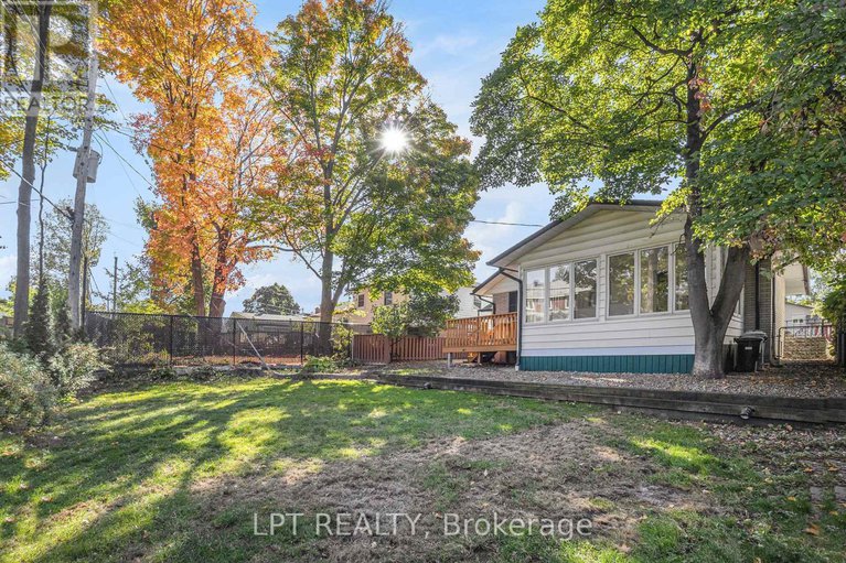 29397616/1517-caverley-street/riverview-park/ottawa/ontario/K1G0X9_30