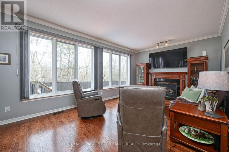 28233202/4191-wolfe-point-way/riverside-southgloucester-glen/ottawa/ontario/K1V1P5_11