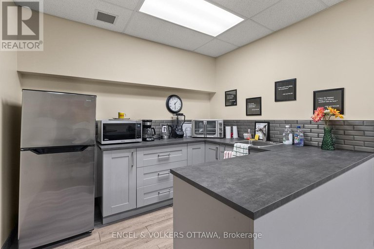 28939396/1006-2951-riverside-drive/mooneys-bayriverside-park/ottawa/ontario/K1V8W6_37