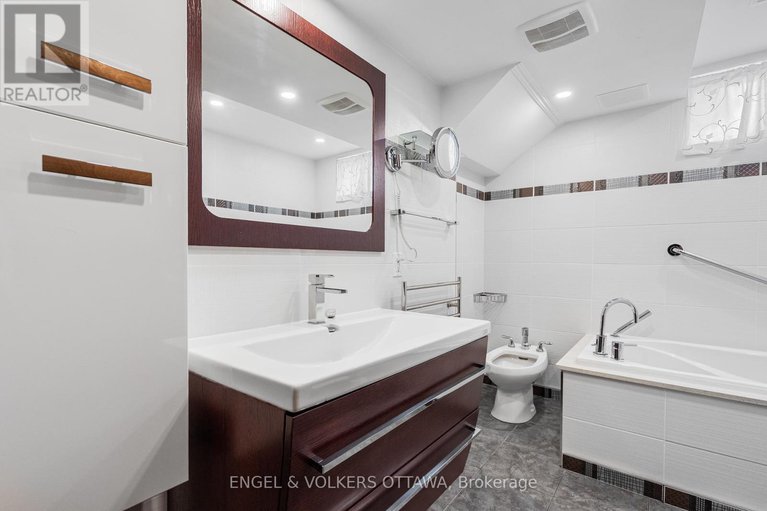 28957862/16-benson-street/borden-farmstewart-farmcarleton-heightsparkwood-hills/ottawa/ontario/K2E5J5_36