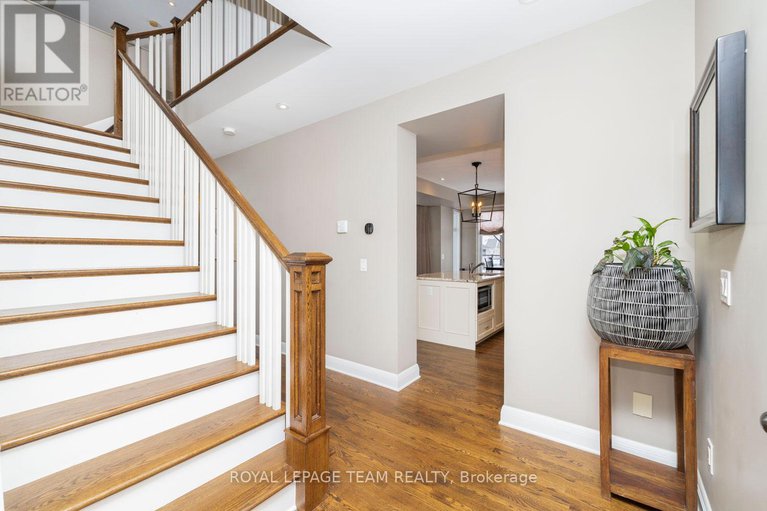28933926/213-cabrelle-place-e/manotick-village-manotick-estates/ottawa/ontario/K4M0A9_26