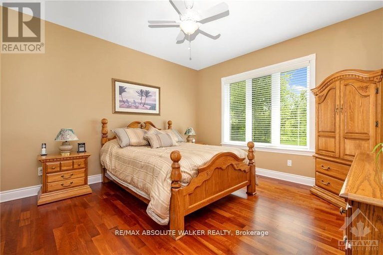 28148161/2501-kearns-way/osgoode-twp-north-of-reg-rd-6/ottawa/ontario/K4P1R9_12
